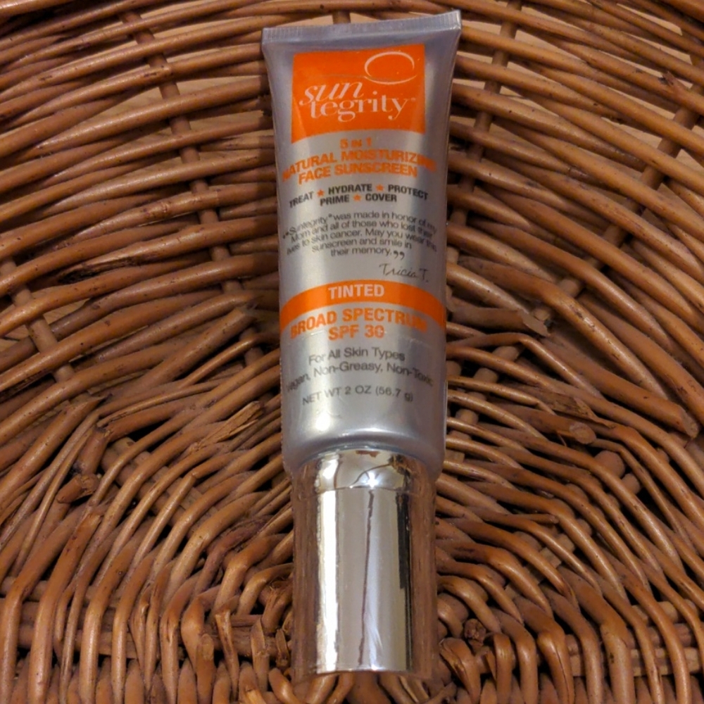 Suntegrity face sunscreen SPF 30 tinted light